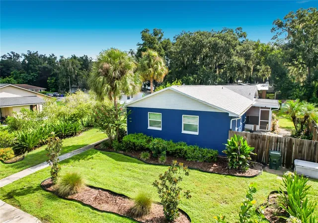 Listing Photo 4 - Condo for sale in building located at 735 & 737 Zella Ln, LAKELAND, FL 33813 - Unit #735/737