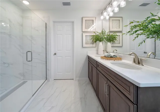 Photo 4 of Single family home for sale at 7260 Rolling Leaf Rd, Groveland, FL 34736 | MLS# O6442916 | Listing updated on 2026-10-16