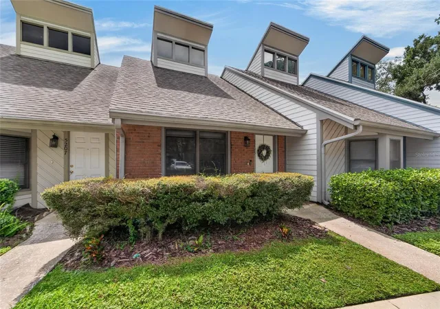 Photo 3 of Townhouse for sale at 5205 Oak Charter Ct, Temple Terrace, FL 33617 | MLS# TB8549806 | Listing updated on 2026-10-07