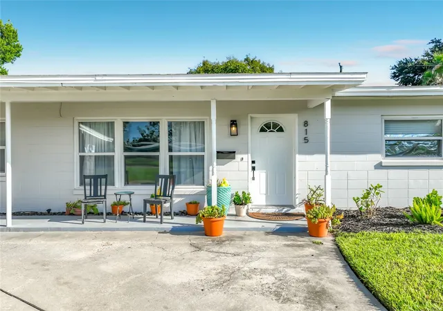 Photo 3 of Single family home for sale at 815 Alfred Dr, Orlando, FL 32810 | MLS# O6442926 | Listing updated on 2026-09-22