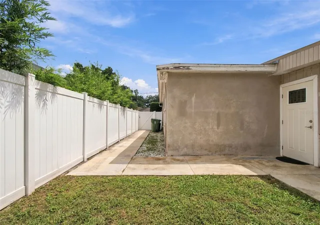 Photo 37 of Single family home for sale at 11006 N Oakleaf Ave, TAMPA, FL 33612 | MLS# TB8549812 | Listing updated on 2026-09-18