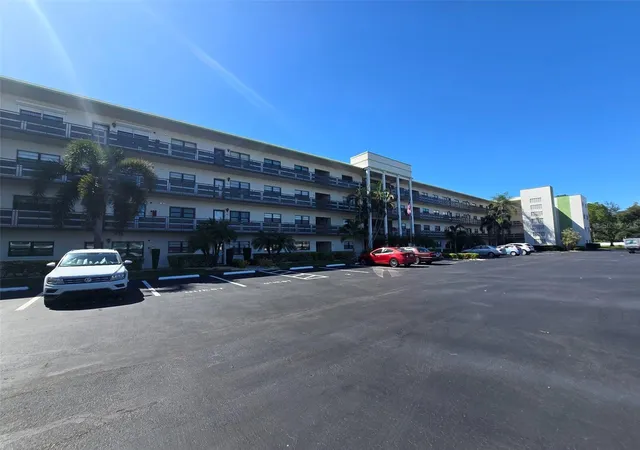 Photo 2 of Condo for sale at 6080 80th Street N #102, Saint Petersburg, FL 33709 | MLS# TB8549820 | Listing updated on 2026-09-19