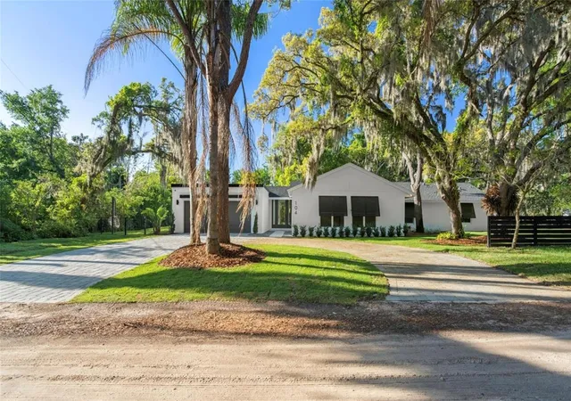 Photo 1 of Single family home for sale at 104 E 1st Avenue, Windermere, FL 34786 | MLS# O6442932 | Listing updated on 2026-10-07