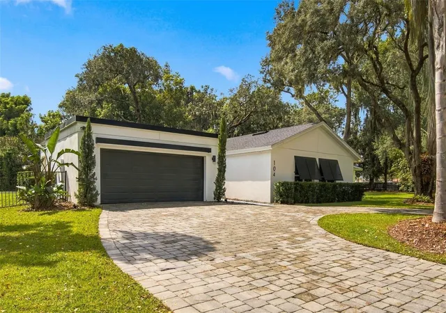 Photo 2 of Single family home for sale at 104 E 1st Avenue, Windermere, FL 34786 | MLS# O6442932 | Listing updated on 2026-10-09