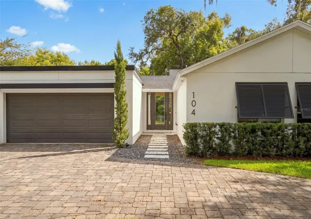 Photo 3 of Single family home for sale at 104 E 1st Avenue, Windermere, FL 34786 | MLS# O6442932 | Listing updated on 2026-10-09