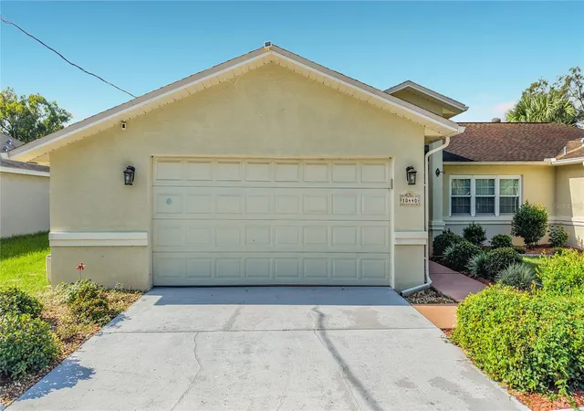 Photo 3 of Single family home for sale at 10440 Norvell Rd, Spring Hill, FL 34608 | MLS# W7889614 | Listing updated on 2026-09-19