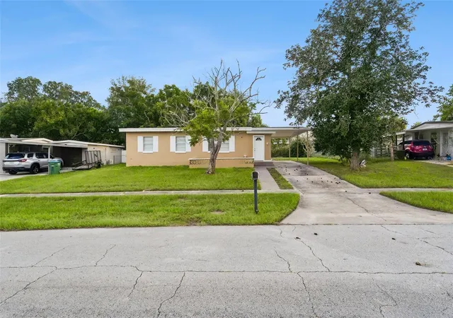 Photo 2 of Single family home for sale at 928 Vivian Ter, Deltona, FL 32725 | MLS# S5157855 | Listing updated on 2026-09-23