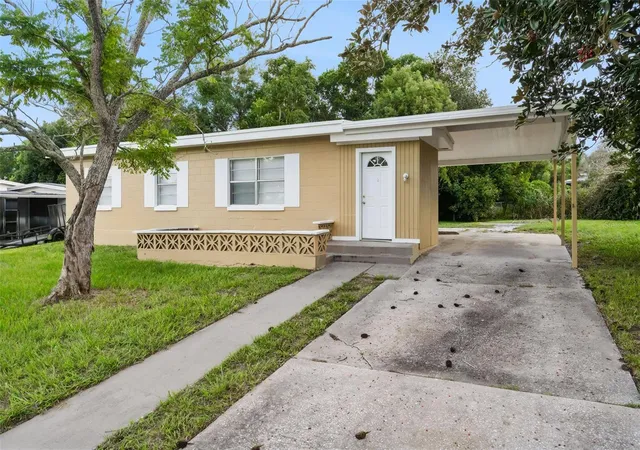 Photo 3 of Single family home for sale at 928 Vivian Ter, Deltona, FL 32725 | MLS# S5157855 | Listing updated on 2026-09-23
