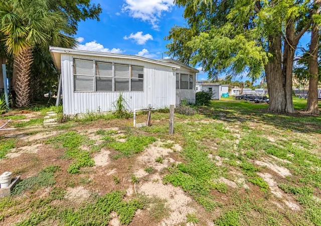 Photo 3 of Manufactured home for sale at 419 Sinclair Cir, Tavares, FL 32778 | MLS# G5117959 | Listing updated on 2026-10-04