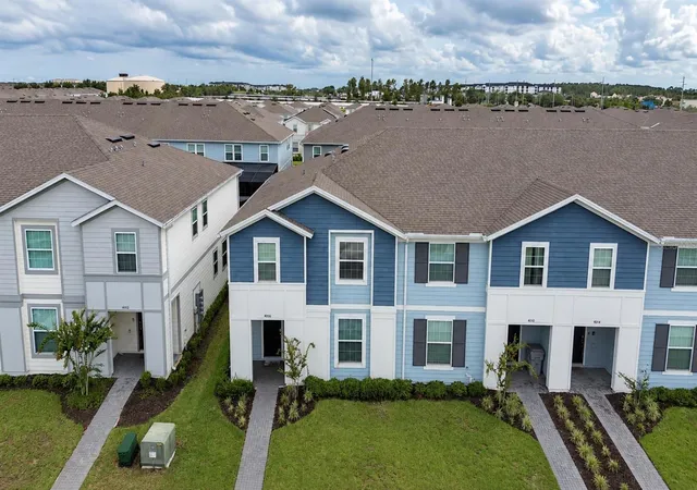 Photo 1 of Townhouse for sale at 4006 Lana Ave, Davenport, FL 33897 | MLS# O6442938 | Listing updated on 2026-09-25