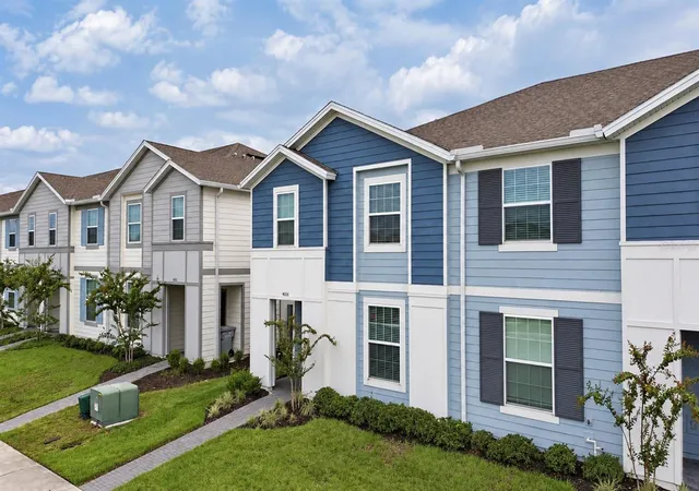 Photo 2 of Townhouse for sale at 4006 Lana Ave, Davenport, FL 33897 | MLS# O6442938 | Listing updated on 2026-09-25