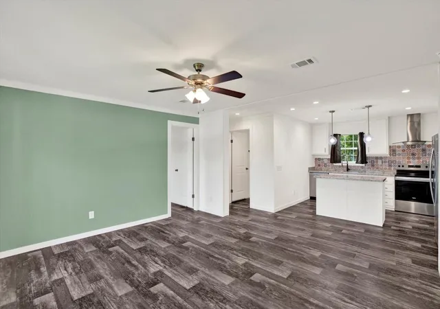 Photo 2 of Manufactured home for sale at 16066 Narrow St, Brooksville, FL 34604 | MLS# W7889615 | Listing updated on 2026-09-25