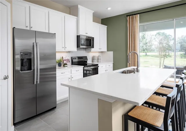Photo 2 of Townhouse for sale at 12571 Amber Crk Cir, Bradenton, FL 34211 | MLS# W7889616 | Listing updated on 2026-09-18
