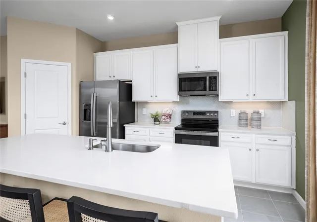 Photo 3 of Townhouse for sale at 12571 Amber Crk Cir, Bradenton, FL 34211 | MLS# W7889616 | Listing updated on 2026-09-18