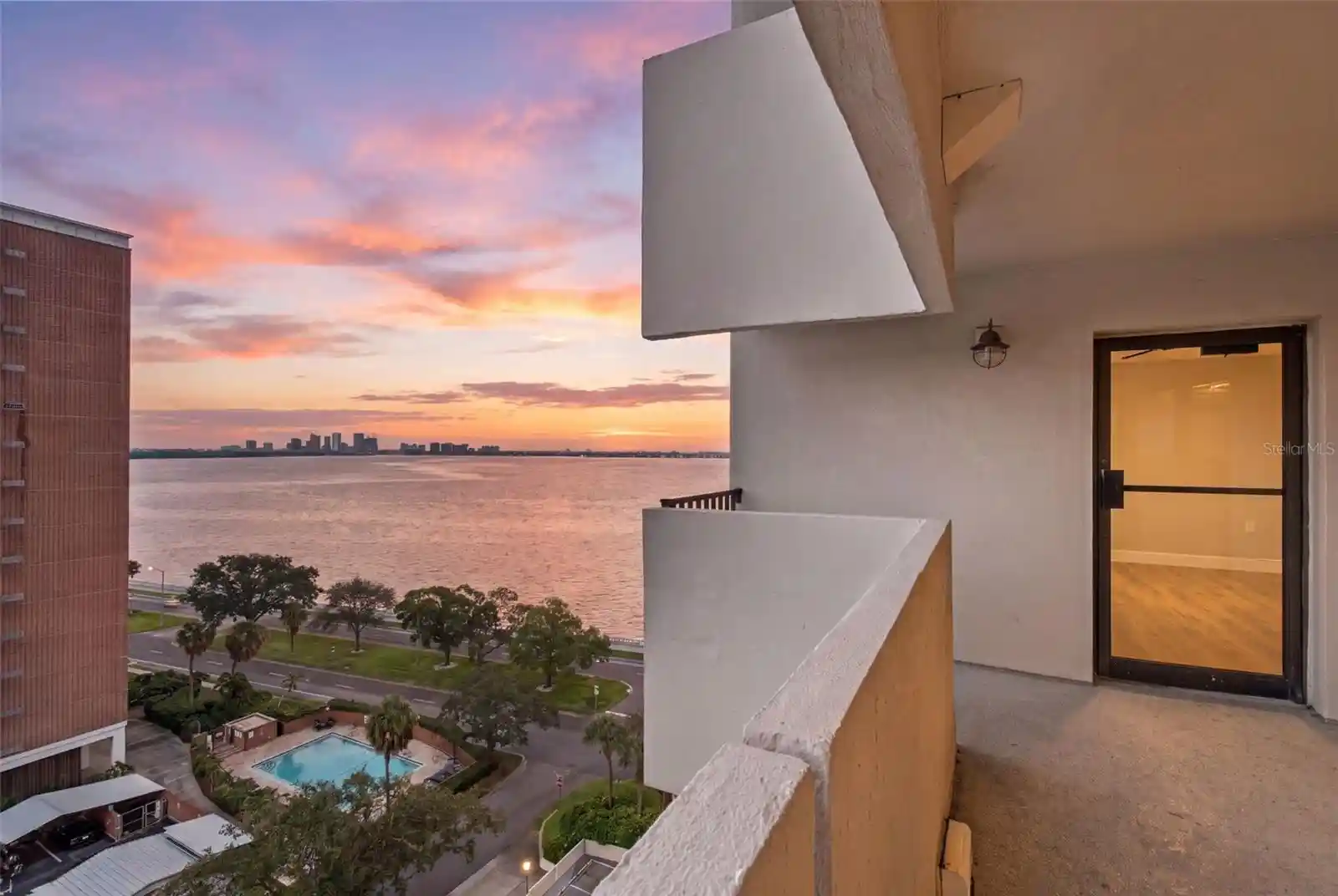 Listing Photo 1 - Condo for sale in The Pinnacle located at 4141 Bayshore Blvd, Tampa, FL 33611 - Unit #1106