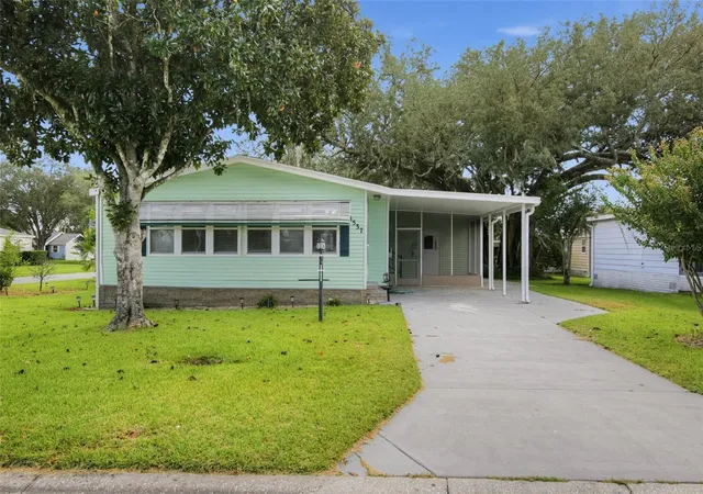 Manufactured home for sale at 1537 E Schwartz Blvd, LADY LAKE, FL 32159 | MLS# O6442941