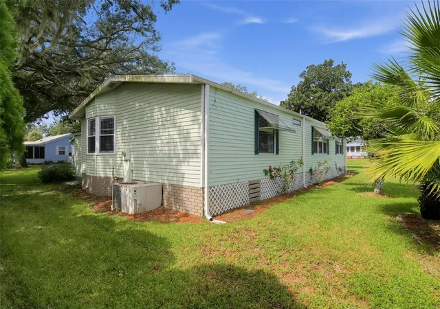 Photo 3 of Manufactured home for sale at 1537 E Schwartz Blvd, Lady Lake, FL 32159 | MLS# O6442941 | Listing updated on 2026-09-21