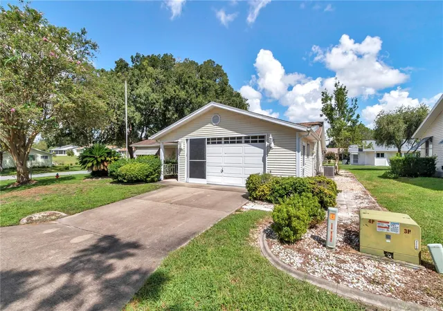 Single family home for sale at 8695 SW 116th Street Rd, OCALA, FL 34481 | MLS# OM732483