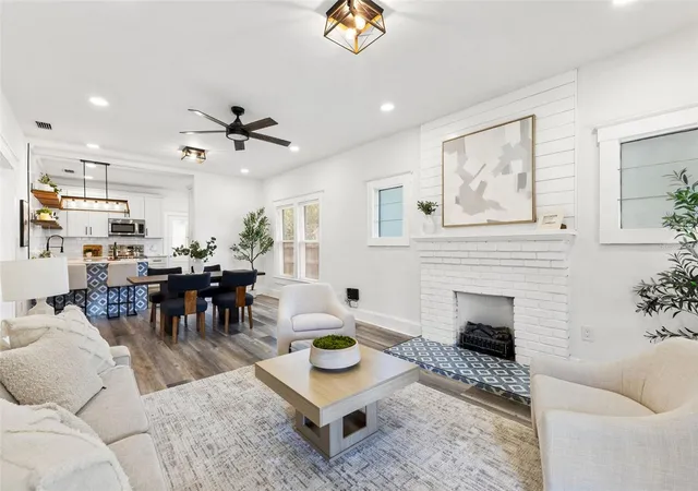 Photo 2 of Single family home for sale at 303 W Curtis St, Tampa, FL 33603 | MLS# TB8549831 | Listing updated on 2026-09-26