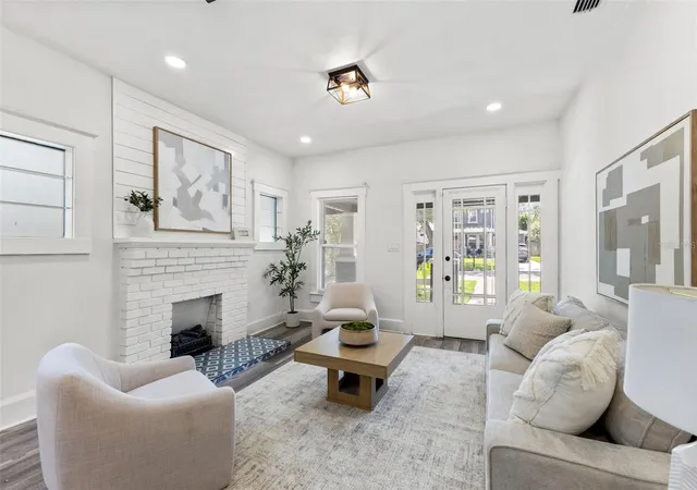 Photo 3 of Single family home for sale at 303 W Curtis St, Tampa, FL 33603 | MLS# TB8549831 | Listing updated on 2026-09-26