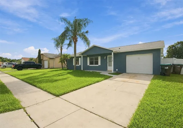 Photo 3 of Single family home for sale at 7604 Autumn Pines Dr, Orlando, FL 32822 | MLS# O6442943 | Listing updated on 2026-10-03