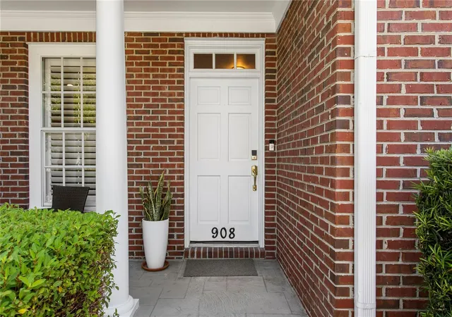 Photo 3 of Townhouse for sale at 908 Harbour Bay Dr, Tampa, FL 33602 | MLS# TB8549845 | Listing updated on 2026-10-01