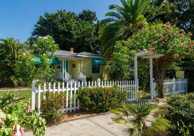 Photo 1 of Single family home for sale at 125 22nd Avenue NE, Saint Petersburg, FL 33704 | MLS# TB8549848 | Listing updated on 2026-09-22