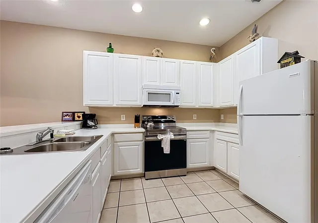 Photo 4 of Condo for sale at 805 Lucaya Loop #8201, Davenport, FL 33897 | MLS# P4939926 | Listing updated on 2026-09-28
