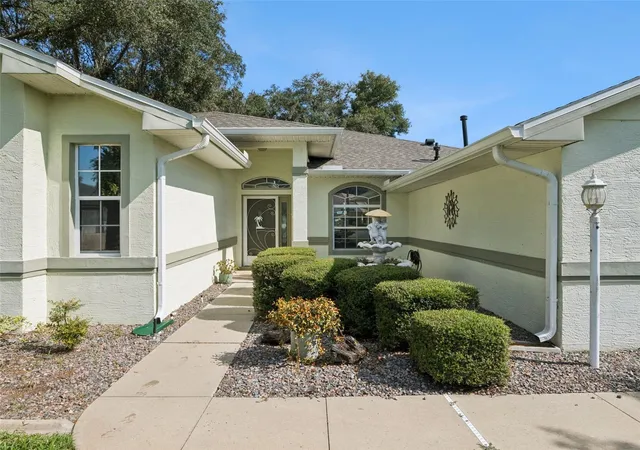 Photo 2 of Single family home for sale at 5401 Essex Ct, Leesburg, FL 34748 | MLS# G5117967 | Listing updated on 2026-10-17