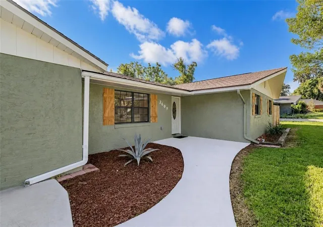 Photo 3 of Single family home for sale at 3609 Se 33rd Court, Ocala, FL 34471 | MLS# OM732491 | Listing updated on 2026-09-20