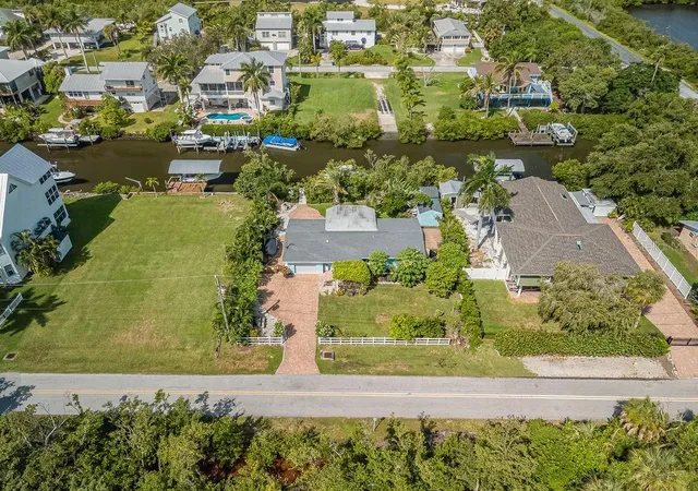 Photo 3 of Single family home for sale at 1831 Bayshore Dr, Terra Ceia, FL 34250 | MLS# A4706582 | Listing updated on 2026-10-05