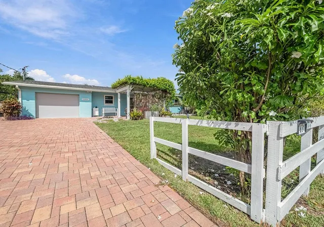 Photo 3 of Single family home for sale at 1831 Bayshore Dr, Terra Ceia, FL 34250 | MLS# A4706582 | Listing updated on 2026-10-05