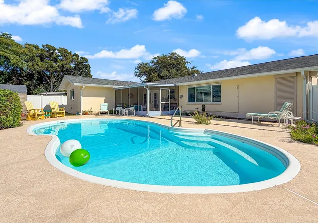 Photo 3 of Single family home for sale at 13655 Las Palmas Dr, Largo, FL 33774 | MLS# TB8549859 | Listing updated on 2026-10-08