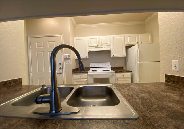 Listing Photo 5 - Condo for sale in building located at 911 N Orange Ave, Orlando, FL 32801 - Unit #235