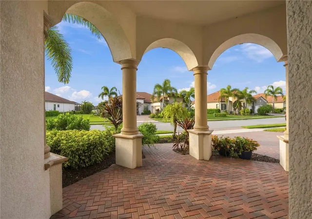 Photo 1 of Single family home for sale at 10720 Tarflower Dr, Venice, FL 34293 | MLS# D6148832 | Listing updated on 2026-09-19