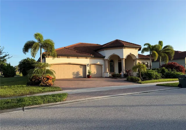 Photo 3 of Single family home for sale at 10720 Tarflower Dr, Venice, FL 34293 | MLS# D6148832 | Listing updated on 2026-09-19