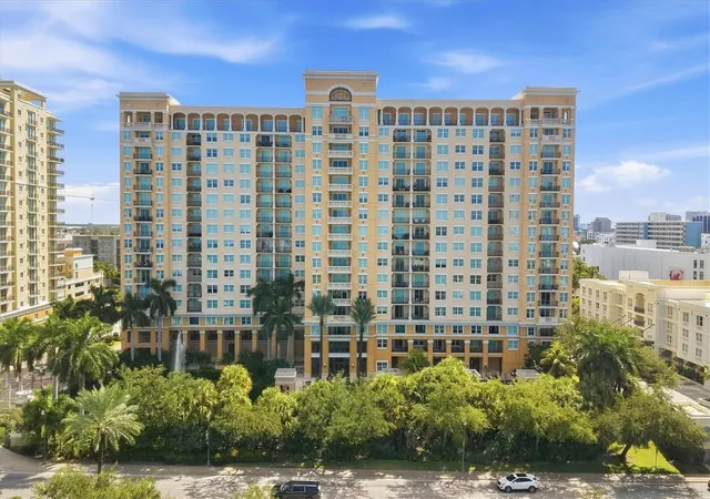 Photo 2 of Condo for sale at 750 N Tamiami Trl #517, Sarasota, FL 34236 | MLS# A4706583 | Listing updated on 2026-10-07