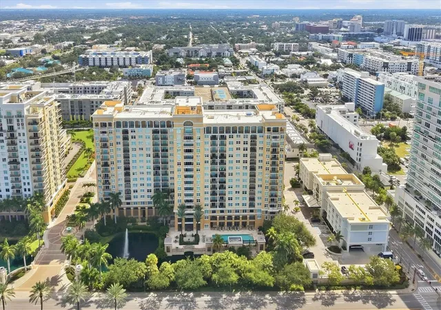 Photo 3 of Condo for sale at 750 N Tamiami Trl #517, Sarasota, FL 34236 | MLS# A4706583 | Listing updated on 2026-10-07