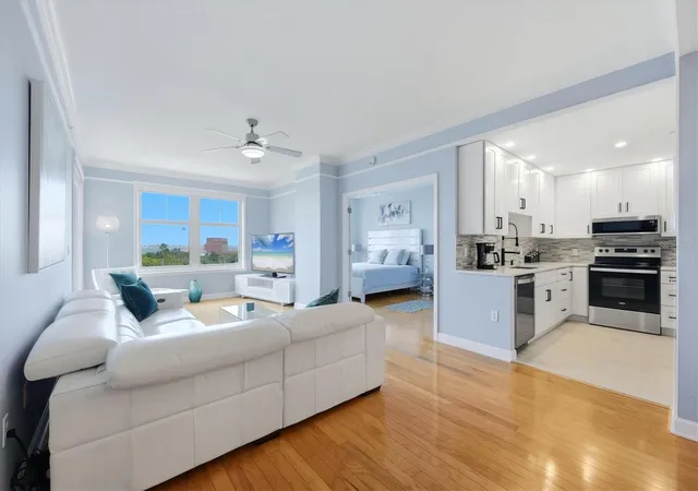 Photo 4 of Condo for sale at 750 N Tamiami Trl #517, Sarasota, FL 34236 | MLS# A4706583 | Listing updated on 2026-10-07