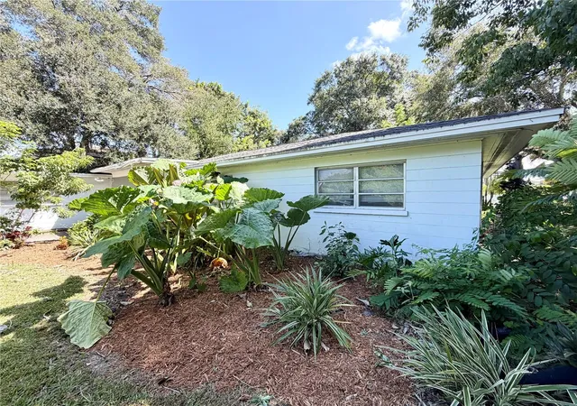 Photo 3 of Multi family home for sale at 2035 Shakespeare St, Lakeland, FL 33801 | MLS# L4965149 | Listing updated on 2026-10-06