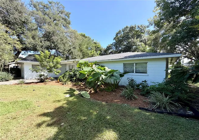 Photo 3 of House for sale at 2035 Shakespeare St, Lakeland, FL 33801 | MLS# L4965149 | Listing updated on 2026-10-06