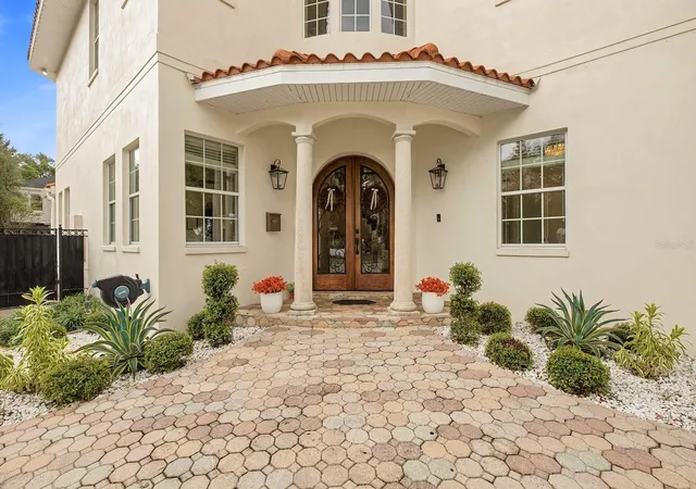 Photo 3 of Single family home for sale at 2721 N Royal Ct, Tampa, FL 33602 | MLS# TB8549876 | Listing updated on 2026-09-27