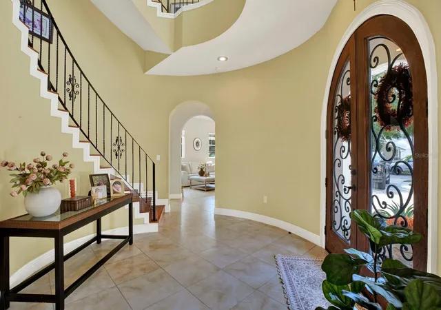 Photo 4 of Single family home for sale at 2721 N Royal Ct, Tampa, FL 33602 | MLS# TB8549876 | Listing updated on 2026-09-27