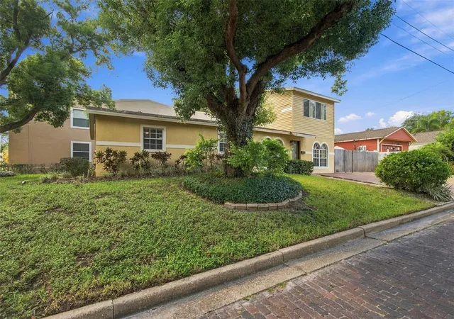 Photo 3 of Single family home for sale at 2801 W San Isidro St, Tampa, FL 33629 | MLS# A4706587 | Listing updated on 2026-09-19