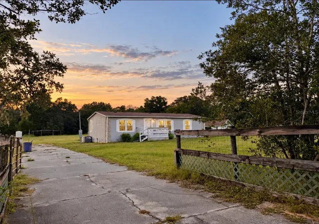 Photo 2 of Manufactured home for sale at 4500 Sw 194th Avenue, Dunnellon, FL 34432 | MLS# TB8549884 | Listing updated on 2026-10-07
