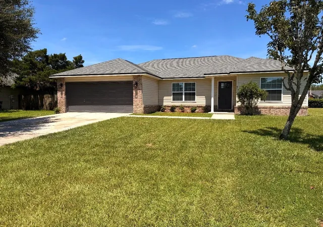 Single family home for sale at 451 North Blvd E, MACCLENNY, FL 32063 | MLS# G5117971