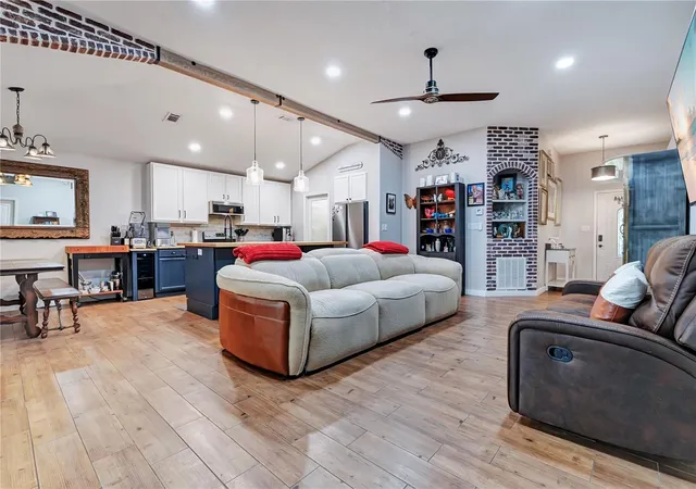 Photo 4 of Single family home for sale at 1821 Lake Villa Dr, Tavares, FL 32778 | MLS# O6442983 | Listing updated on 2026-10-08