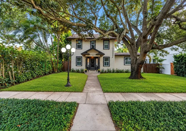 Photo 1 of Single family home for sale at 229 18th Avenue Ne, Saint Petersburg, FL 33704 | MLS# TB8549899 | Listing updated on 2026-09-19