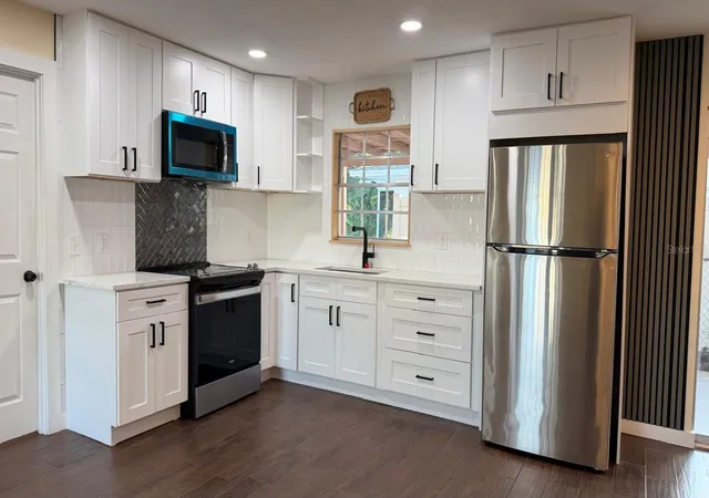Photo 3 of Single family home for sale at 5102 21st Street W, Bradenton, FL 34207 | MLS# A4706591 | Listing updated on 2026-09-19