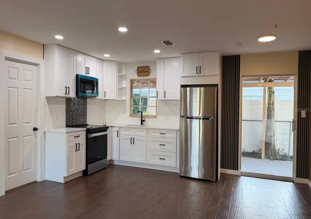Photo 4 of Single family home for sale at 5102 21st Street W, Bradenton, FL 34207 | MLS# A4706591 | Listing updated on 2026-09-19